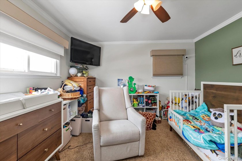 Welcome to this three-bedroom, two-bath split-level home - photo 10