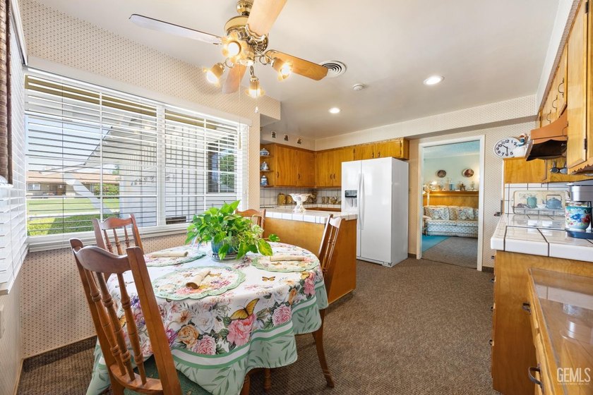 Welcome to a well-loved Bakersfield Country Club area home - photo 22