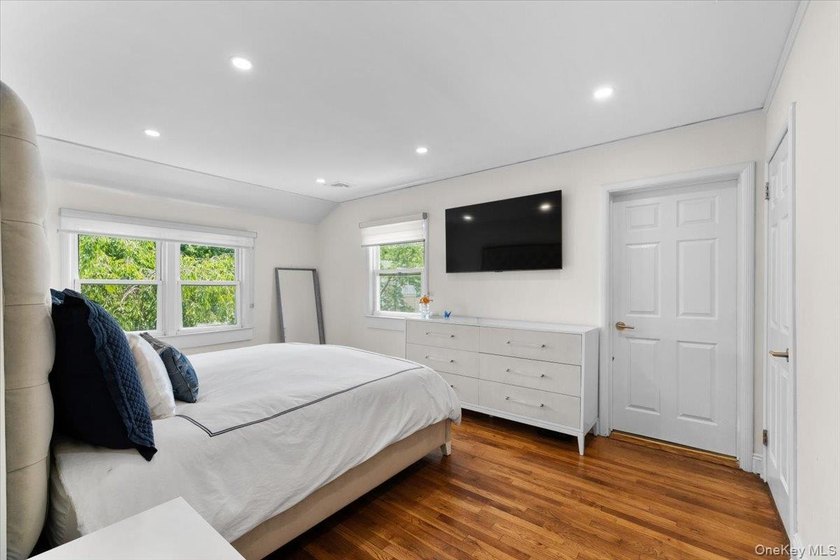 Welcome to one of the largest properties in this prime location - photo 25