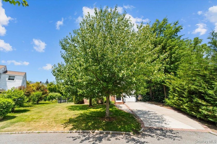 Welcome to one of the largest properties in this prime location - photo 40