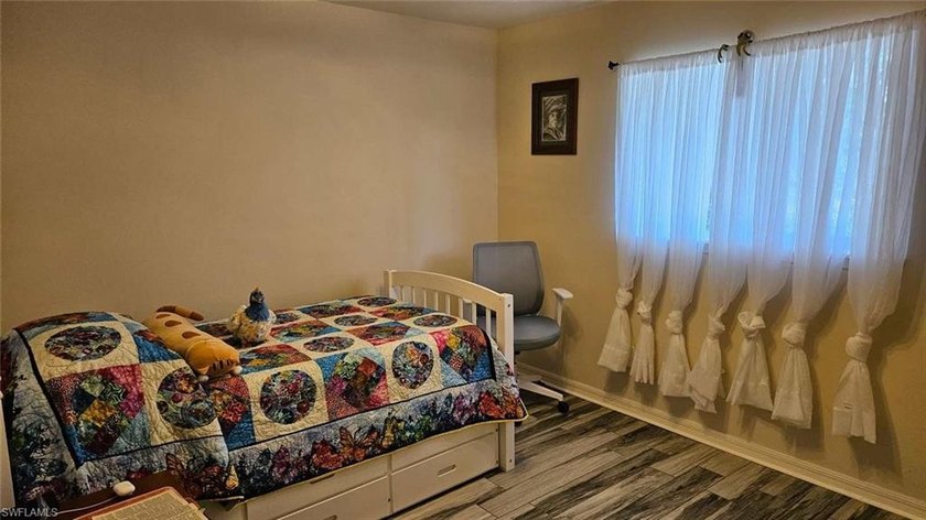 Priced to sell! Charming 3 br 2 ba with one car garage that's - photo 11