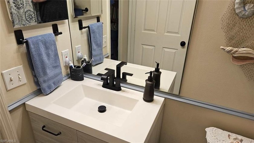Priced to sell! Charming 3 br 2 ba with one car garage that's - photo 12