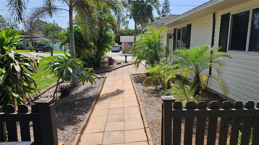 Priced to sell! Charming 3 br 2 ba with one car garage that's - photo 16