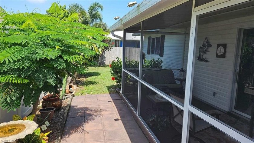 Priced to sell! Charming 3 br 2 ba with one car garage that's - photo 17