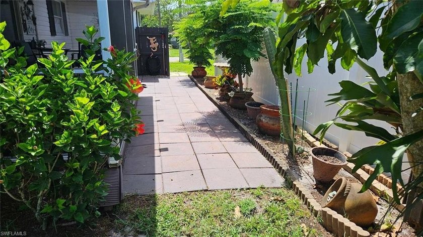 Priced to sell! Charming 3 br 2 ba with one car garage that's - photo 20