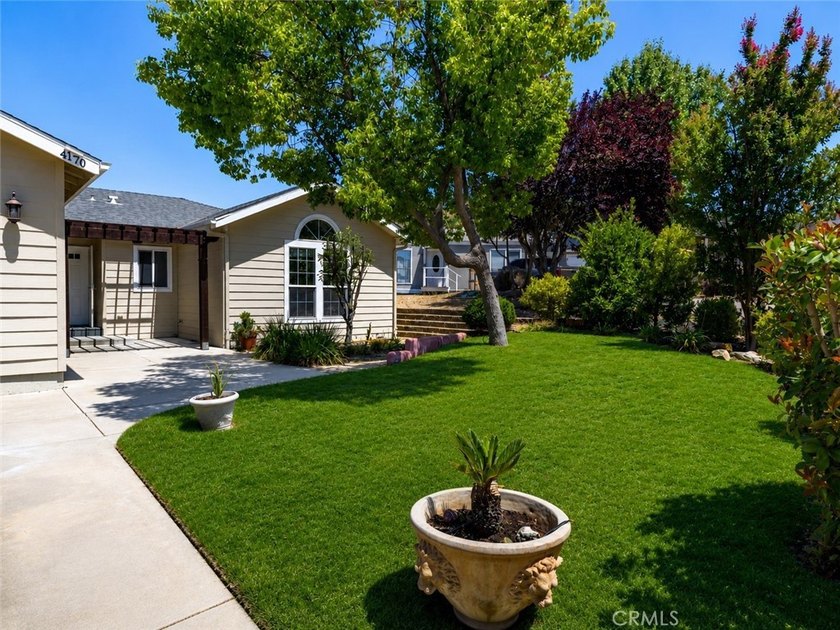 Welcome to this beautifully appointed, solar-owned 3-bedroom - photo 3
