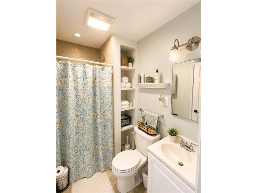 Second-floor 2-bedroom, 1-bath condo located in Newport's - photo 11