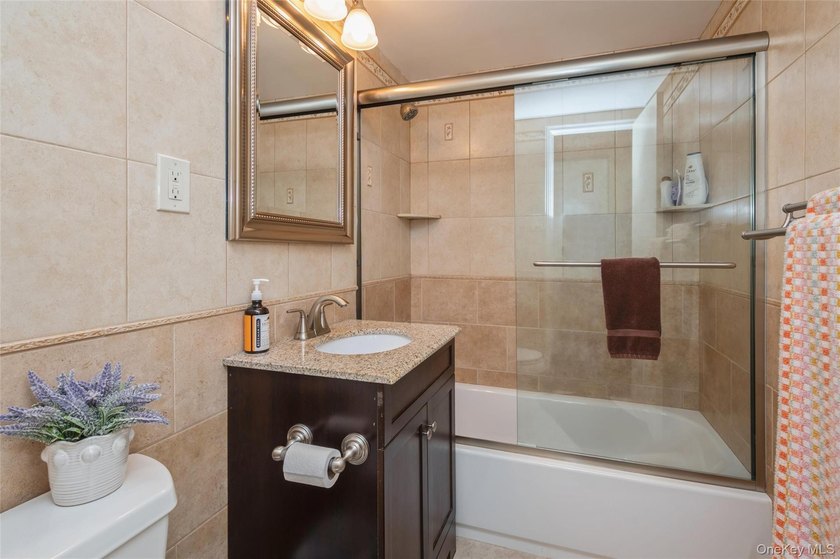 Beautifully maintained and move in ready. 2 bedroom, 2 full bath - photo 14