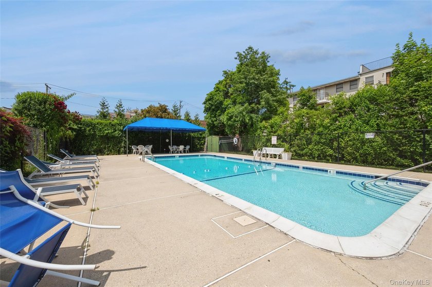 Beautifully maintained and move in ready. 2 bedroom, 2 full bath - photo 22