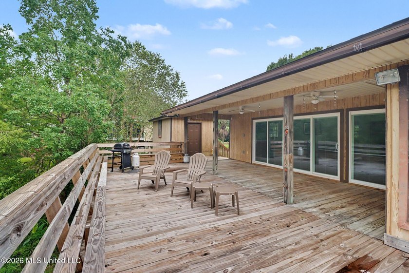 Enjoy peaceful waterfront living on the Biloxi River just a few - photo 4