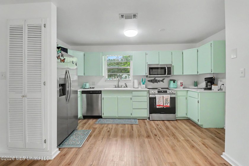 Enjoy peaceful waterfront living on the Biloxi River just a few - photo 7