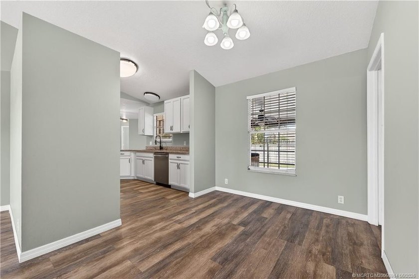 Check out this fantastic starter home or investment opportunity - photo 6