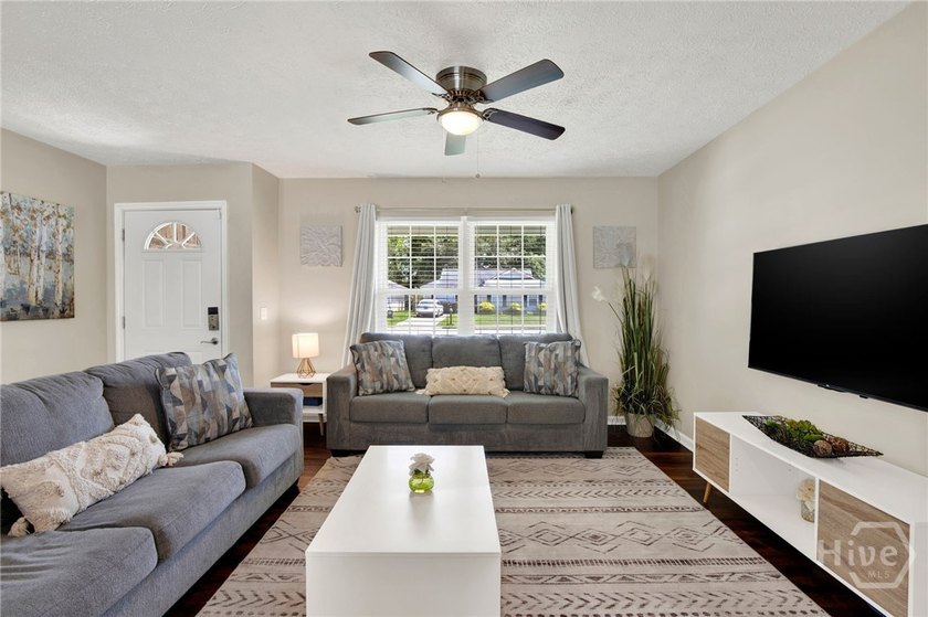 Welcome to 140 Ropemaker Lane-an adorable, fully furnished - photo 8