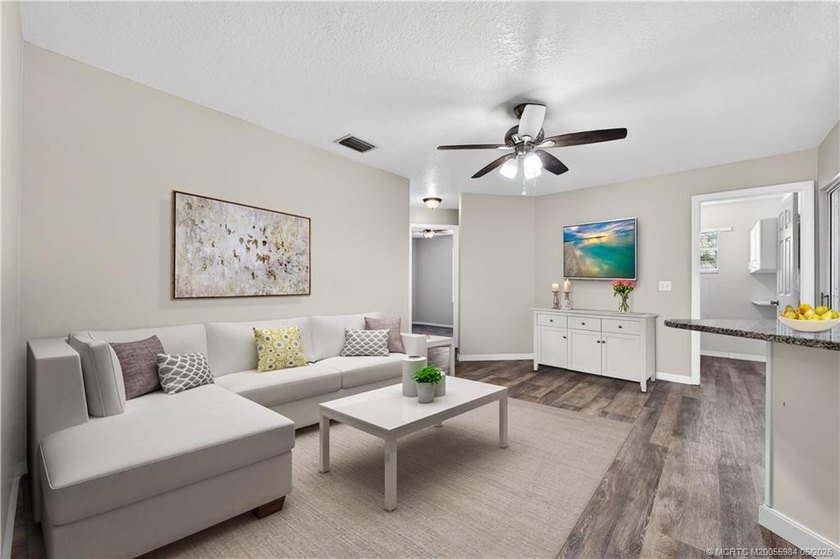 Check out this fantastic starter home or investment opportunity - photo 9