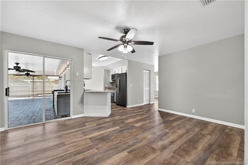Check out this fantastic starter home or investment opportunity - photo 10