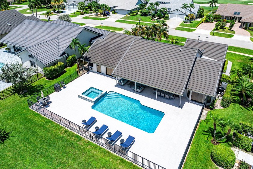 Perfectly positioned in the heart of Boca Woods Country Club - photo 2