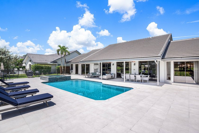 Perfectly positioned in the heart of Boca Woods Country Club - photo 3