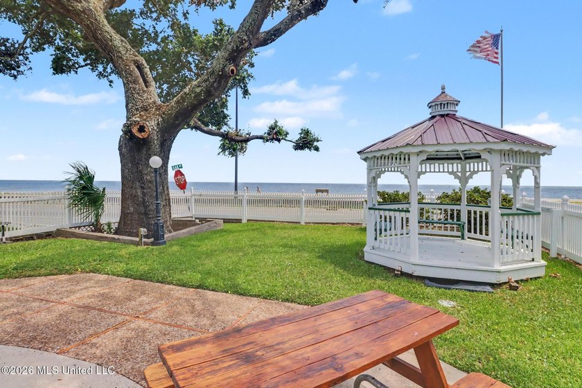 Experience the best of Mississippi Gulf Coast living in this - photo 4