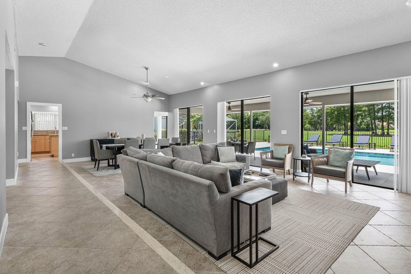 Perfectly positioned in the heart of Boca Woods Country Club - photo 10