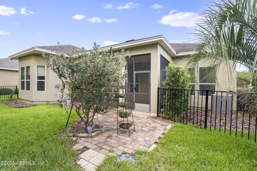 Welcome to this beautifully updated coastal retreat in the - photo 6