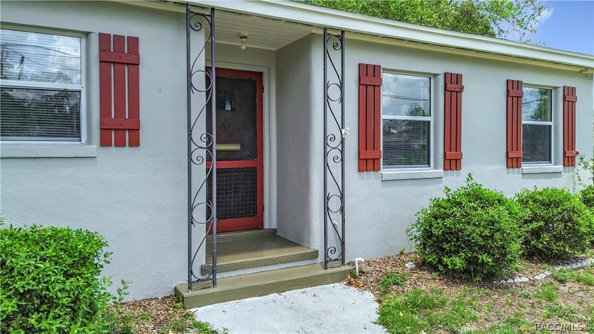 Charming 1953 Inverness home with City Convenience! Discover the - photo 6