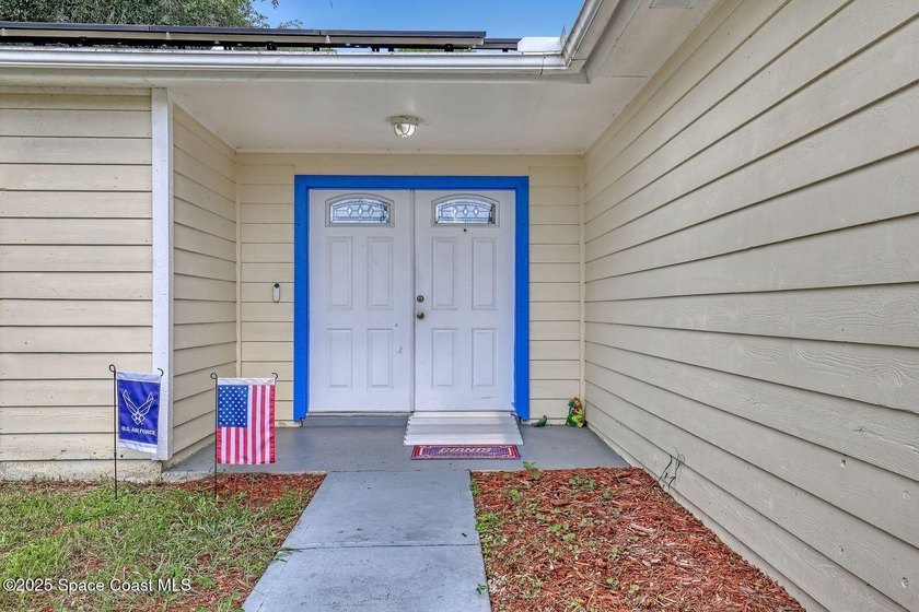 Discover this beautifully well maintained 3-bedroom, 2-bathroom - photo 5