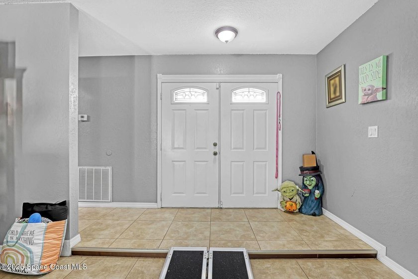Discover this beautifully well maintained 3-bedroom, 2-bathroom - photo 6