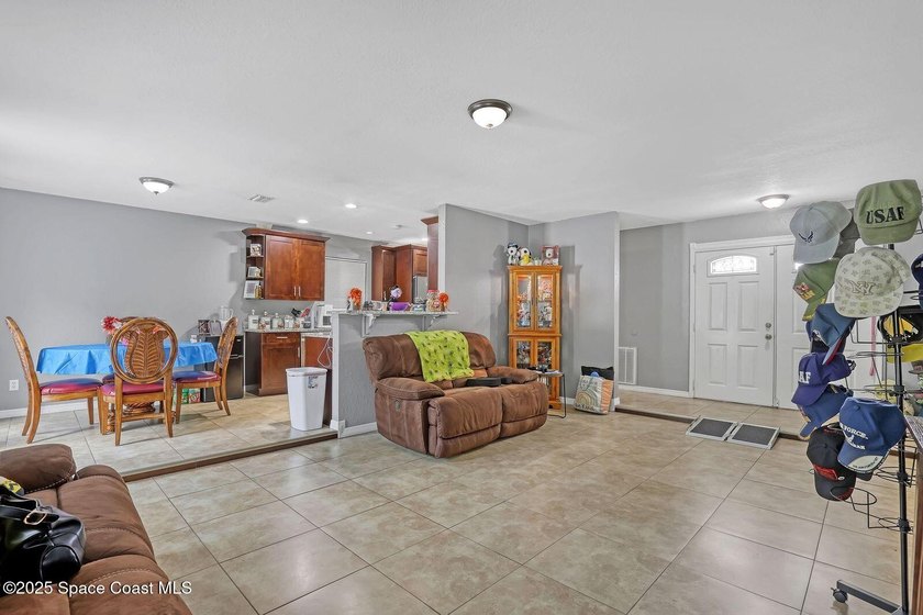 Discover this beautifully well maintained 3-bedroom, 2-bathroom - photo 8