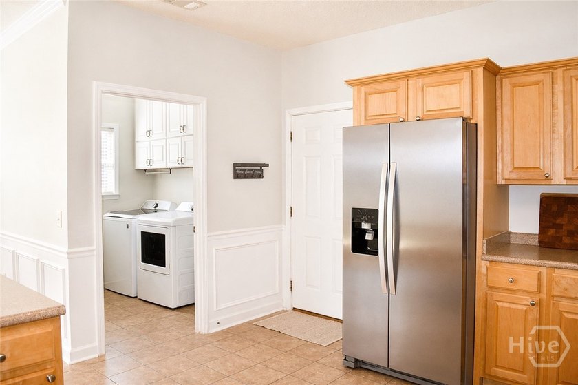 Welcome to 140 Colonial Drive! This beautifully maintained 4 - photo 9
