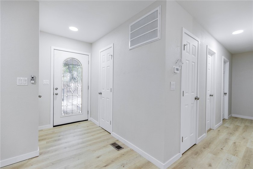 Welcome to 14 Abbey Lane, Bella Vista - a beautifully updated - photo 3