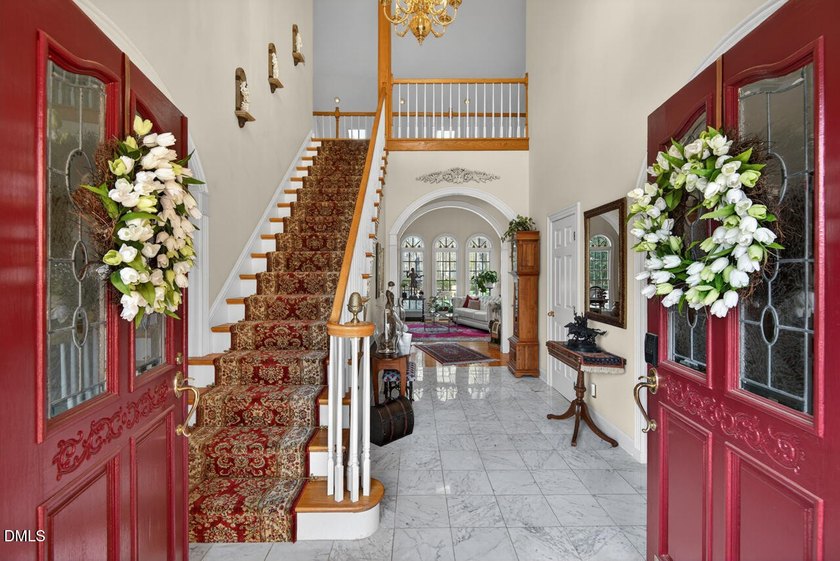 Welcome to this beautifully updated and meticulously maintained - photo 2