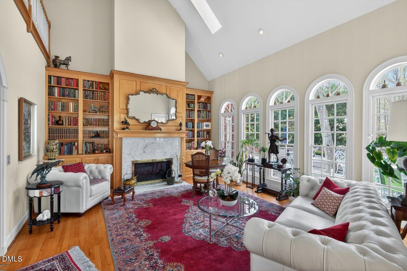 Welcome to this beautifully updated and meticulously maintained - photo 8