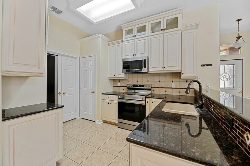 Two Bedroom PLUS a Study! Pristine home and a wonderful floor - photo 12