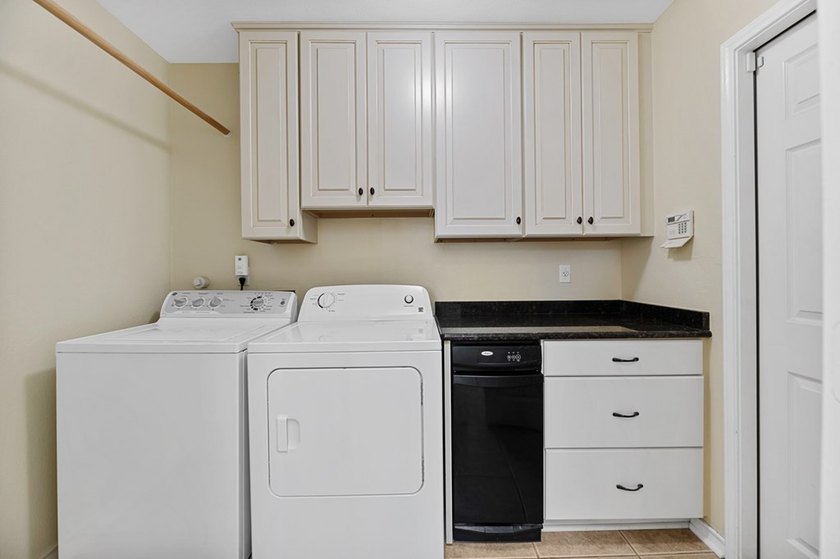 Two Bedroom PLUS a Study! Pristine home and a wonderful floor - photo 14