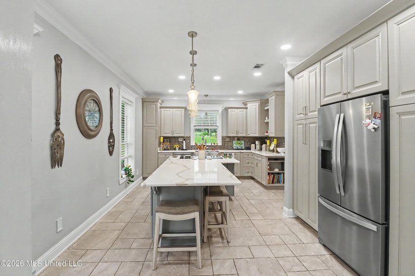 Beautiful Two-Story Home on a Quiet Cul-de-Sac in Diamondhead! - photo 6