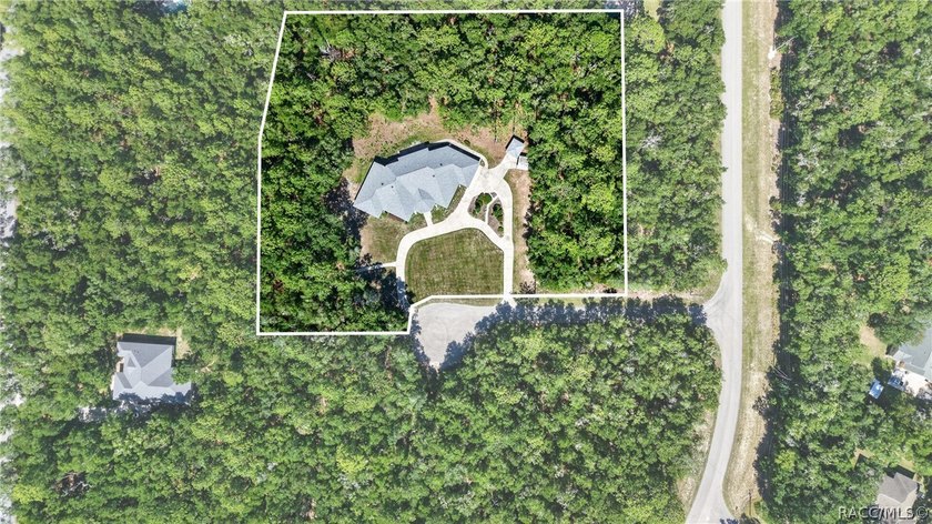One-of-a-kind estate offering exceptional space, character and - photo 4
