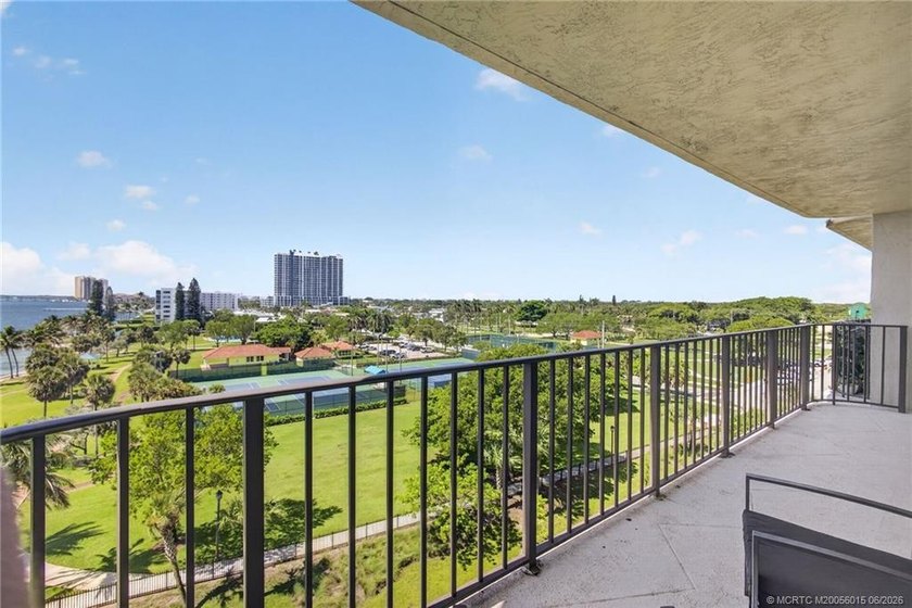 Enjoy breathtaking million-dollar Intracoastal and park views - photo 2