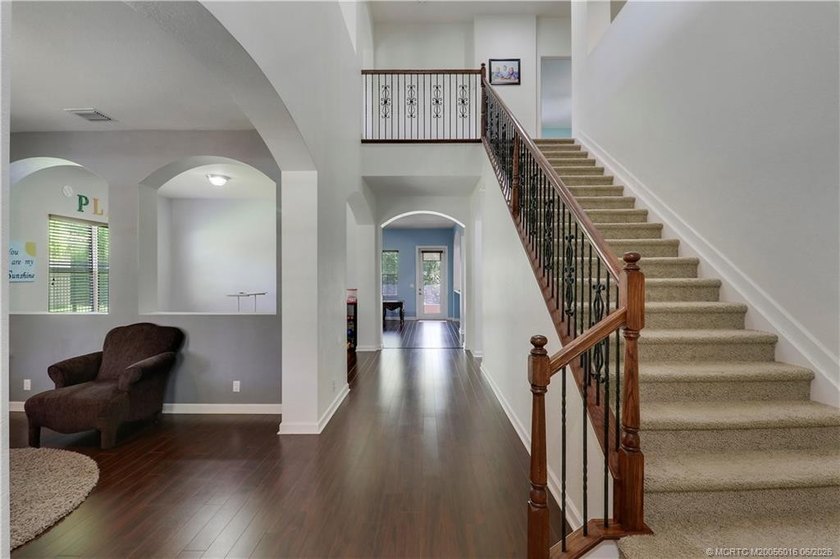 Spectacular Yellowstone model home situated on a quiet - photo 3