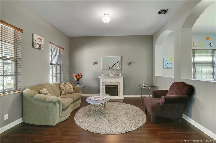 Spectacular Yellowstone model home situated on a quiet - photo 5