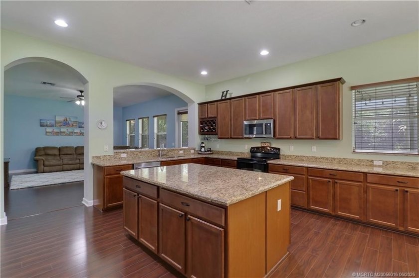 Spectacular Yellowstone model home situated on a quiet - photo 9