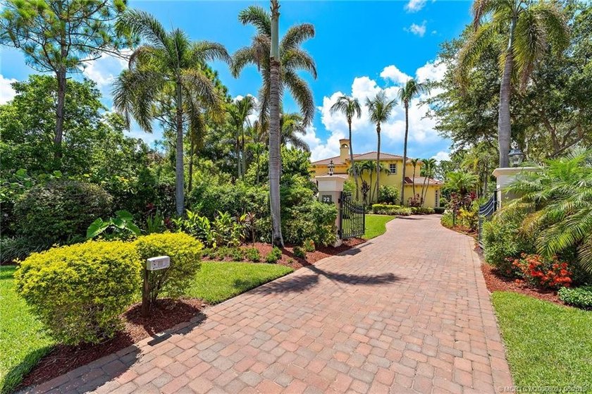 Welcome to 32 Wiregrass Court, a Custom Estate on a private 0 - photo 2