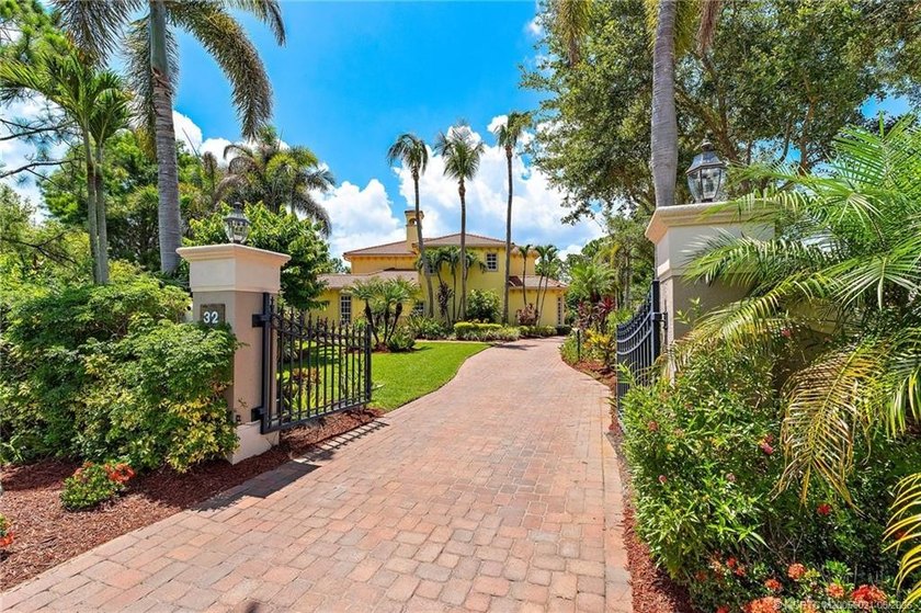 Welcome to 32 Wiregrass Court, a Custom Estate on a private 0 - photo 3