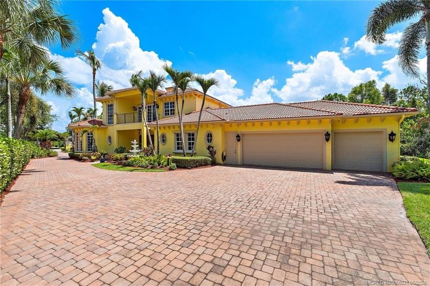 Welcome to 32 Wiregrass Court, a Custom Estate on a private 0 - photo 5