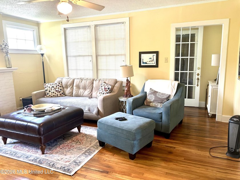 Adorable cozy bungalow in the heart of Biloxi. It's steps away - photo 6