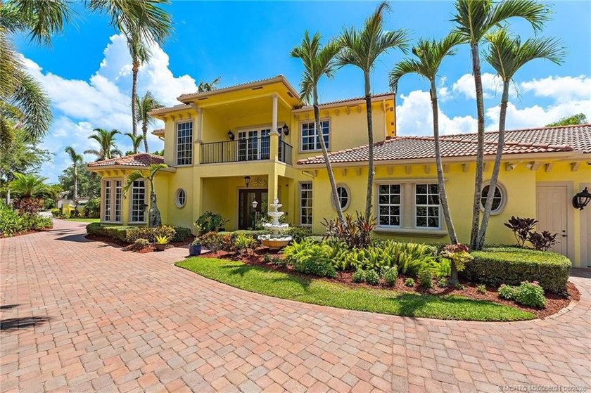 Welcome to 32 Wiregrass Court, a Custom Estate on a private 0 - photo 7