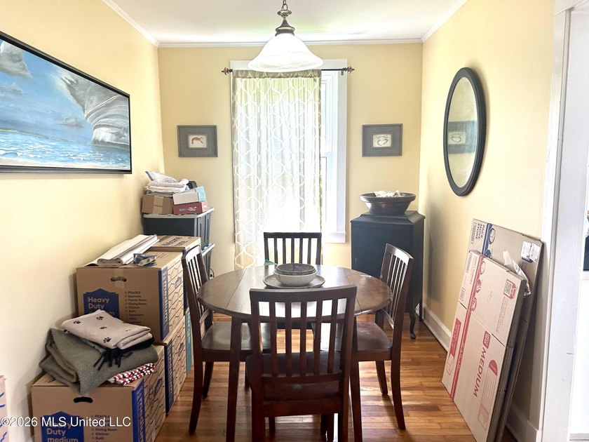 Adorable cozy bungalow in the heart of Biloxi. It's steps away - photo 8