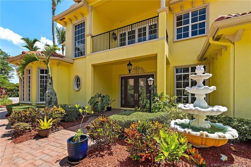 Welcome to 32 Wiregrass Court, a Custom Estate on a private 0 - photo 9