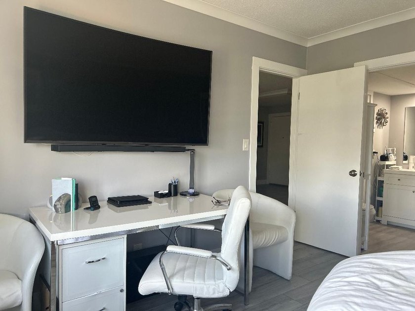 Very nice unit. Corner East and southern facing. Owner will - photo 10
