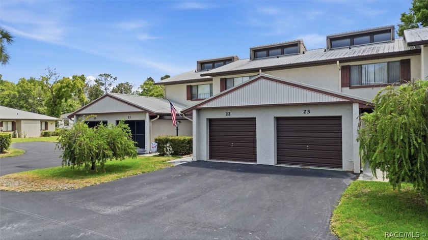 Welcome to maintenance-free living in the desirable Third - photo 3