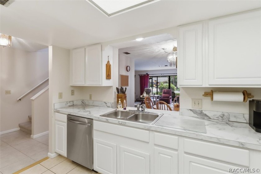 Welcome to maintenance-free living in the desirable Third - photo 6